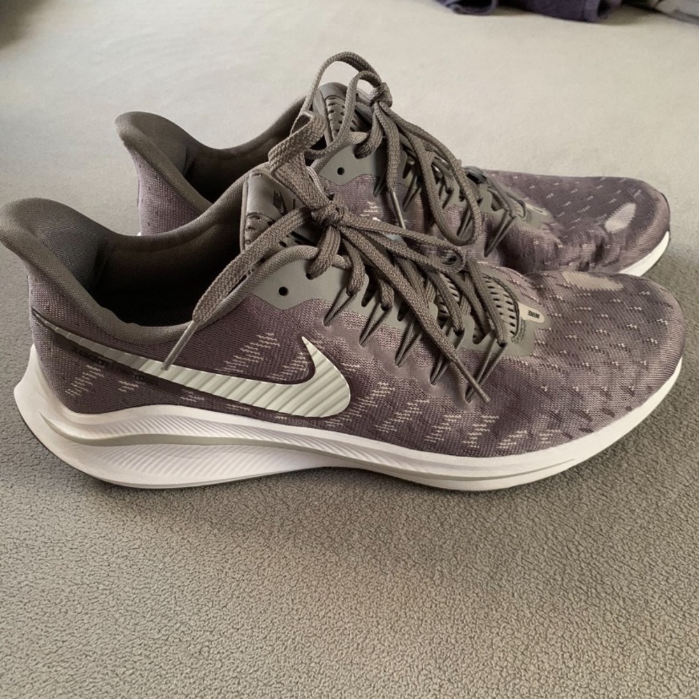 Nike Vomero 14 mens size 10 running shoes